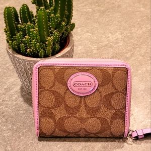 Coach Wallet Signature Logo Leather Zipper Wristlet Pink Lavender